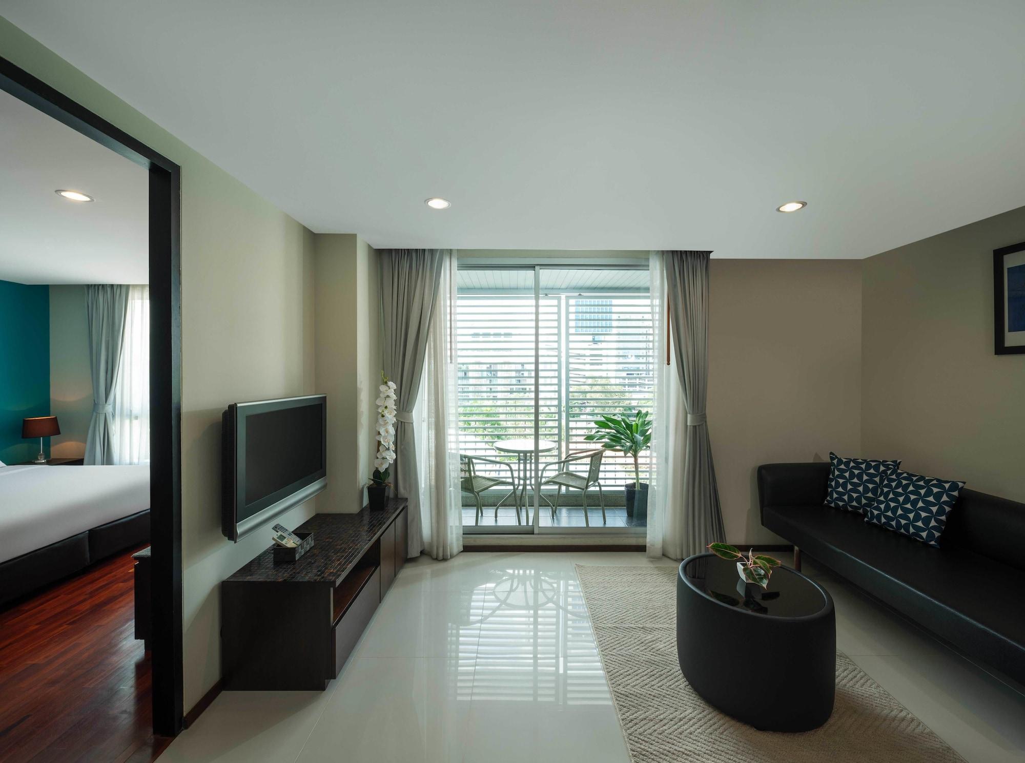Hotel Silom Lofts Bangkok Exterior foto